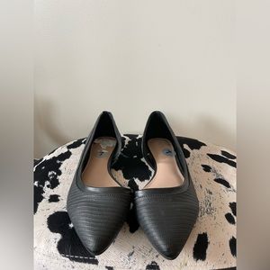 💰$5 OFF - BCBG flats with sexy instep worn twice
